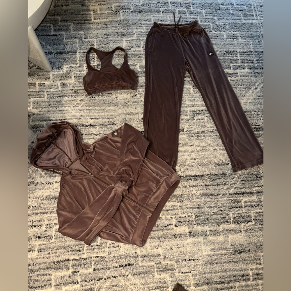 SOLD alo yoga Women's Brown Set XS